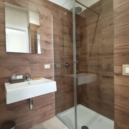 Le Metro Bed & Breakfast 3*